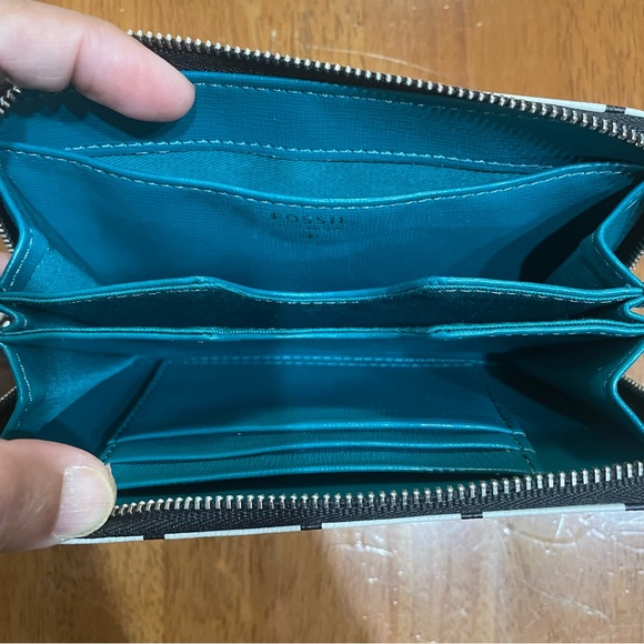 Fossil Wristlet In Black and Cream in great almost new condition! - Picture 3 of 7